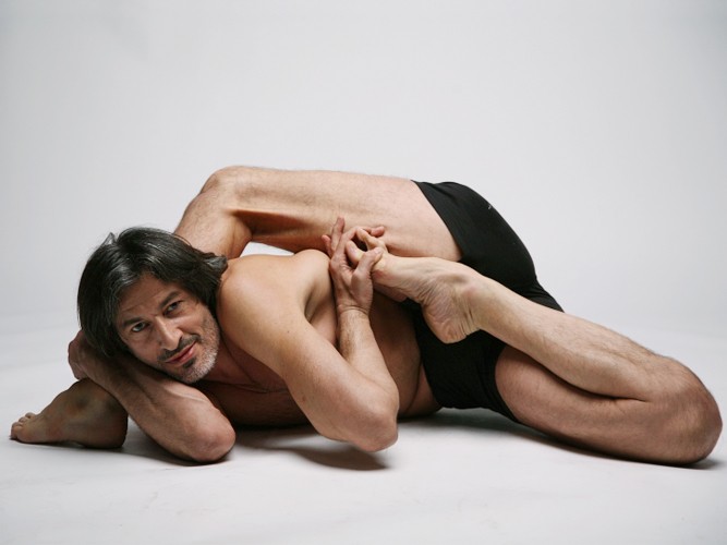 Create meme: gusengadzhiev mukhtar, the most flexible person, complex yoga asanas