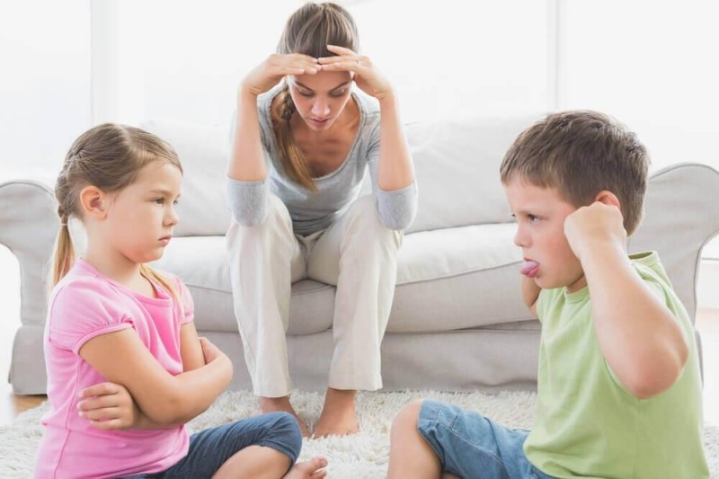 Создать мем: конфликт между родителями и детьми, ссоры между детьми в семье, конфликт в семье