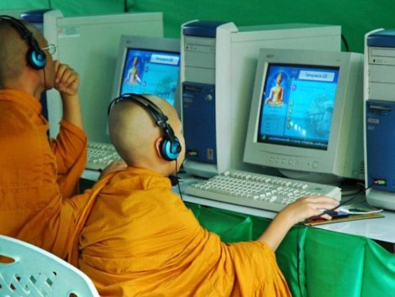Создать мем: монахи 21 века, всевышний, экран