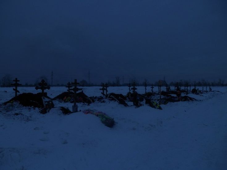 Создать мем: городское кладбище нижневартовск, мрачные фотографии, новое кладбище