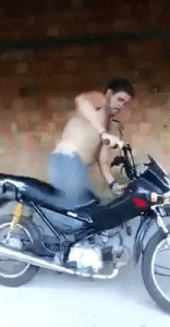 Создать мем: moto, оставшийся, motorcycle