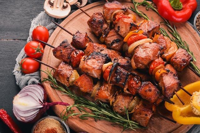 Create meme: chicken kebab, delicious barbecue, homemade shish kebab