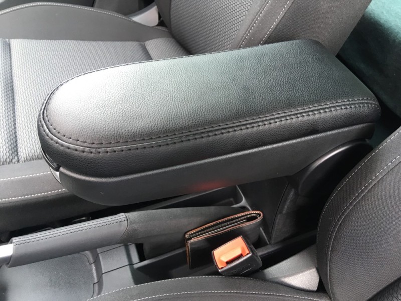 Create meme: volkswagen polo armrest 2018, volkswagen polo armrest, armrest