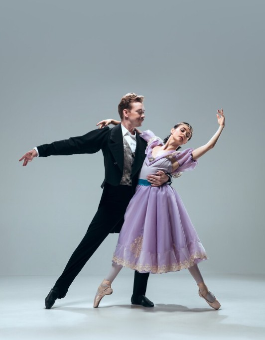 Создать мем: бальные танцы, михайловский танцор балета, страница с текстом