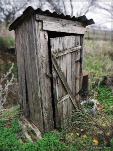 Создать мем: деревенский туалет сбоку, туалет старый, старый сельский туалет