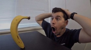 Создать мем: мужчина, банан, гоша на банане