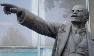 Create meme: Vladimir Ilyich Lenin, Lenin statue, the monument to Lenin