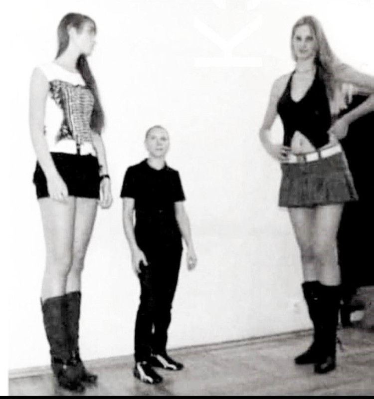 Create meme: tall women, tall girls, the tallest girl