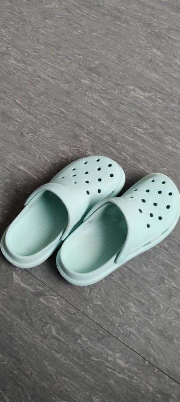 Create meme: crocs, crocs for women, crocs classic