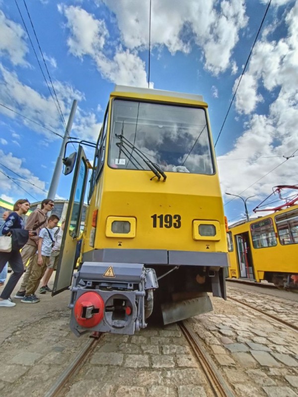 Создать мем: чешский трамвай, трамвайное депо имени баумана, санкт петербург трамвай