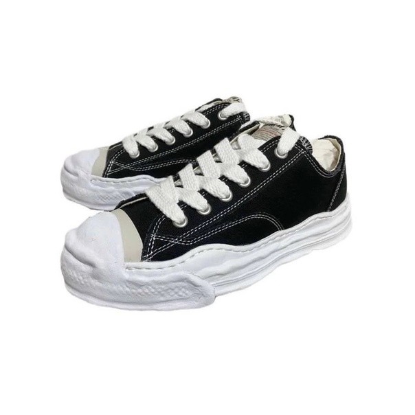 Create meme: casual shoes, shoes , sports shoes