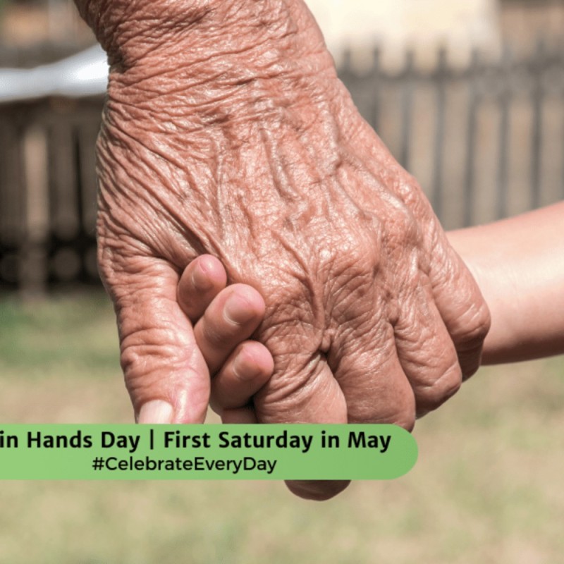 Создать мем: руки пожилого человека, бабушкины руки, пожилые руки