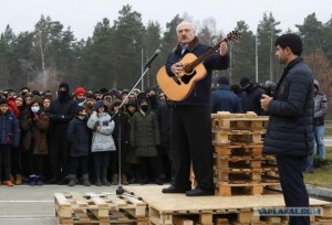 Создать мем: музыкант, бард, а киреев бард