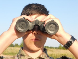 Создать мем: что ты видишь, видеть, binoculars