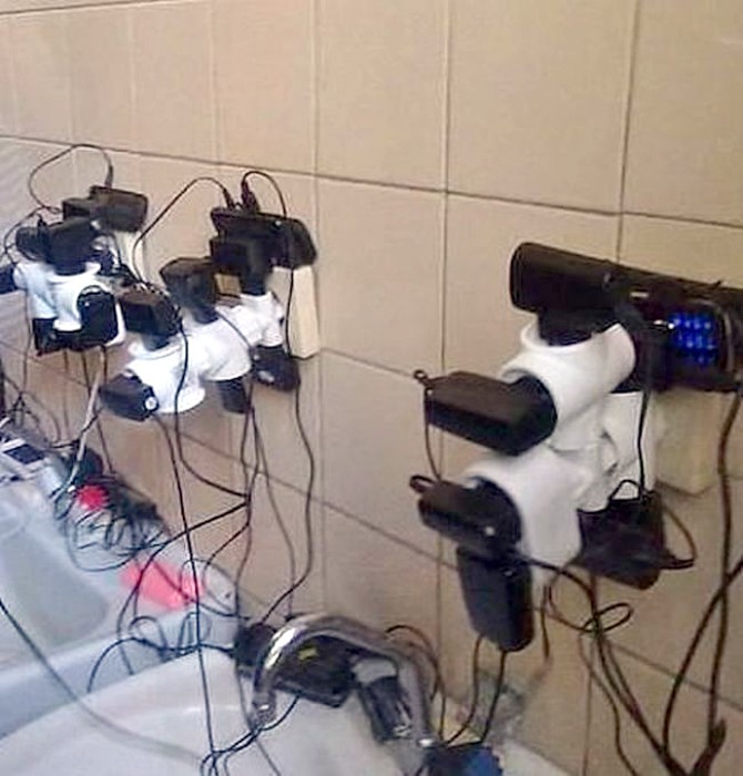 Create meme: charging phones in the army, many tees in one outlet, a bunch of tees in the outlet