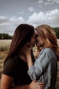 Создать мем: две девушки обнимаются, поцелуй девушек, девушка целует девушку