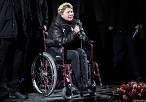 Создать мем: юлия тимошенко, тимошенко на коляске, на инвалидной коляске