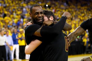 Создать мем: kevin love, леброн джеймс плачет, nba history