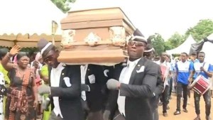 Create meme: Ghana funeral dance, blacks carry the coffin, Negros dancing with the coffin