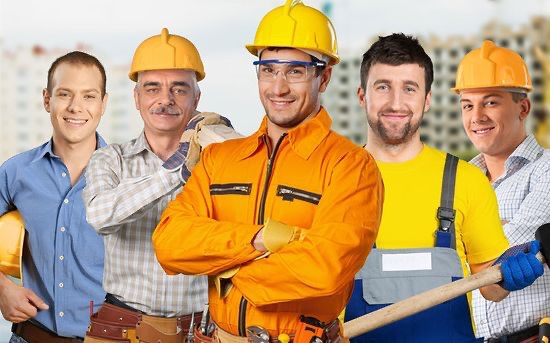 Создать мем: работник в каске, мастер строитель, строительная компания