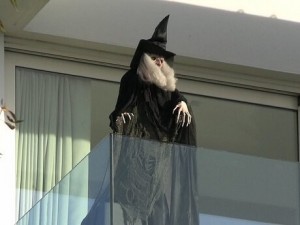 Создать мем: костюм ведьмы на хэллоуин с метлой, хэллоуин декор, хэллоуин