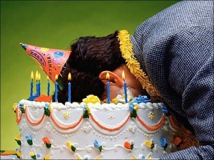 Создать мем: поздравления с днём рождения необычные, мужчине на день рождения, лицо в торте