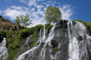 Создать мем: водопад шаки армения, красивый водопад, джрвеж армения водопад