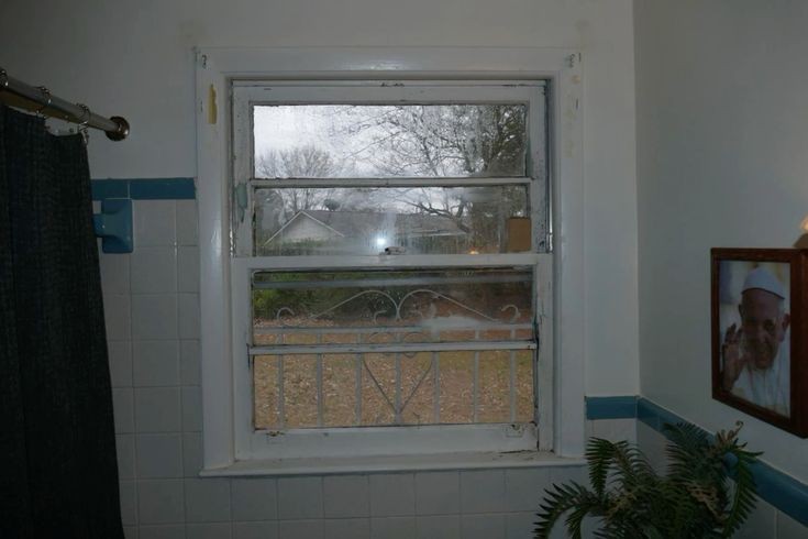 Создать мем: окно в хрущевке, окна пластиковые бу, окно в ванной в хрущевке
