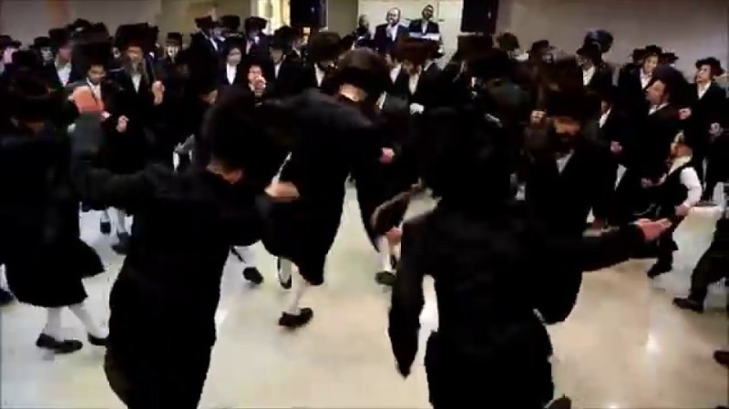 Создать мем: еврейский танец ладоши, девушка, танец евреев