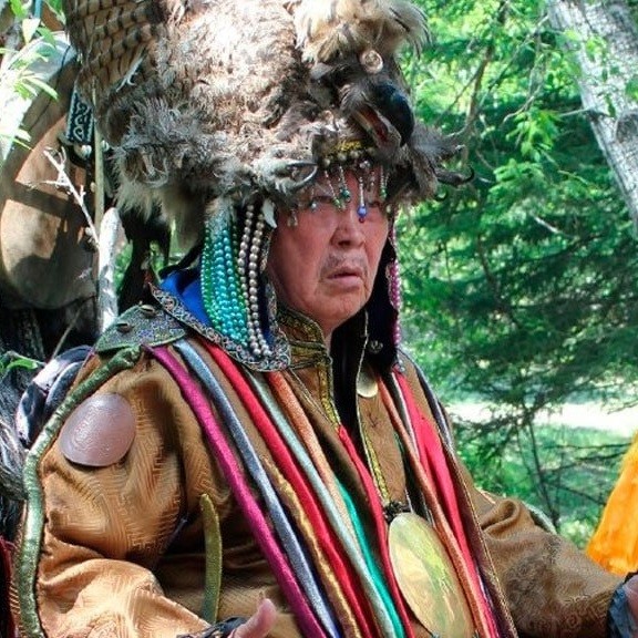 Создать мем: шаманы тувы, сибирский шаман, азиат