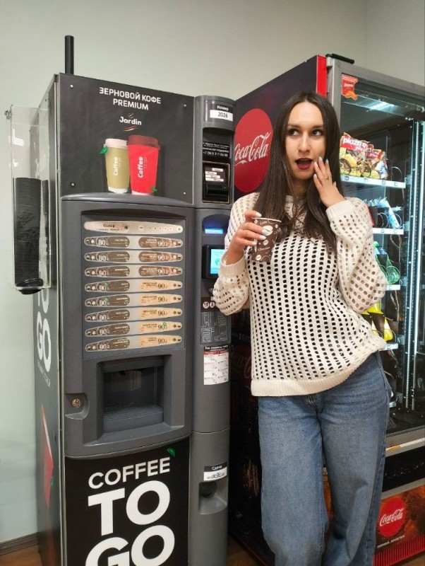 Создать мем: кофейня самообслуживания, кофе автомат в тц, кофейный аппарат kikko es6