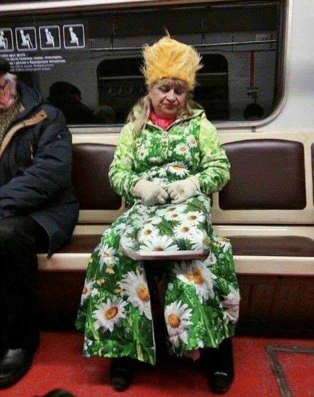 Создать мем: приколы в метро, бабушка весна в метро, где весна а она в метро катается