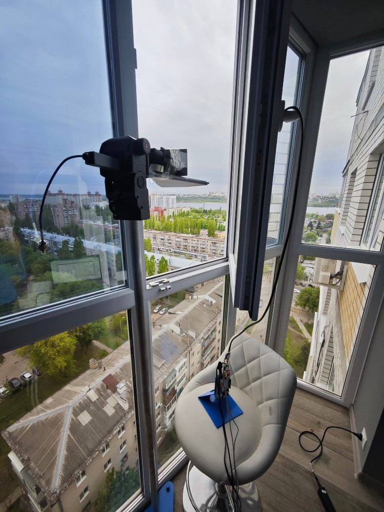 Create meme: a window cleaner robot, window washer, windows to the balcony