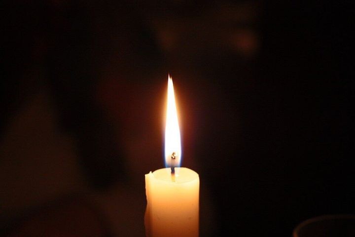 Создать мем: свеча соболезнования, свеча памяти, пламя свечи
