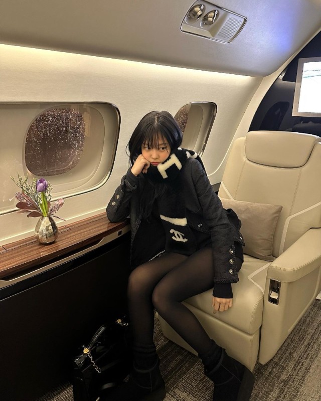 Create meme: private jet, blackpink, blackpink jennie