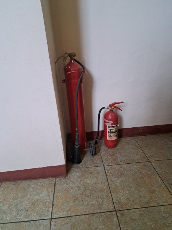 Создать мем: огнетушитель оу 10, огнетушитель для дома, пользование огнетушителем