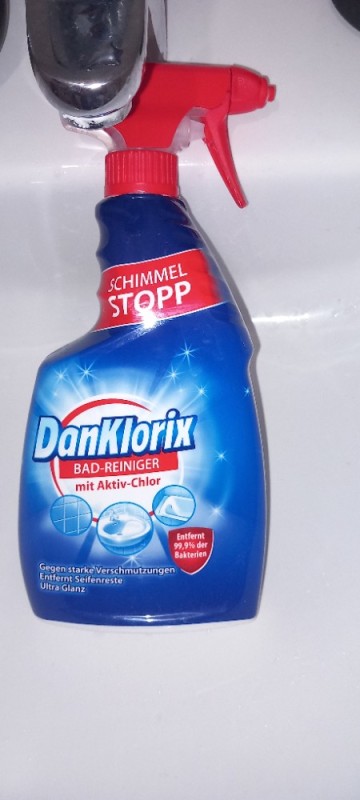 Создать мем: спрей пена для уборки, чистящее средство для ванной, универсальное чистящее средство