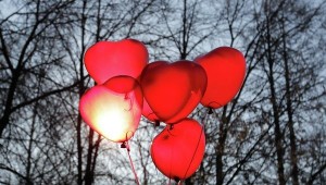 Создать мем: воздушный шар сердце, воздушные шары сердца, 14 февраля праздник влюбленных