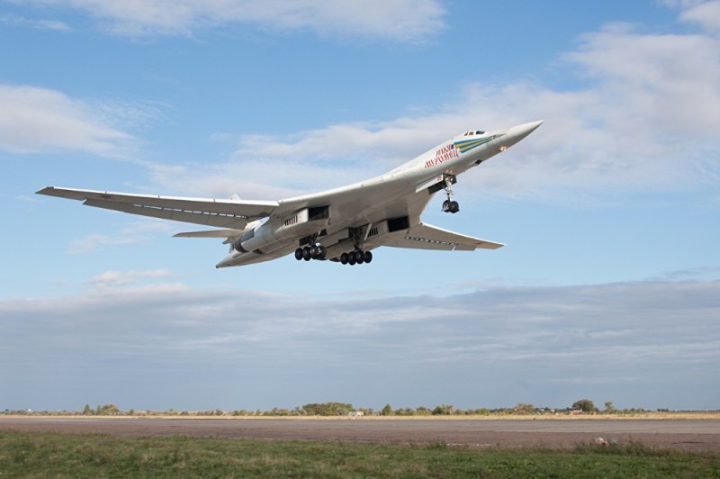 Create meme: tu 160 m white swan, tu-160 supersonic aircraft, tu 160 bomber