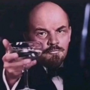 Создать мем: мужчина, леонардо ди каприо с бокалом шампанского, ленин с бокалом