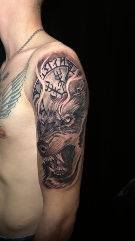 Создать мем: тату работы, татуировки, татуировки волка на плече мужские