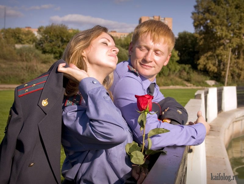 Создать мем: русские девушки полицейские, девушка, влюбленный полицейский