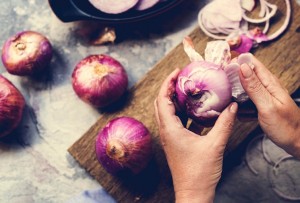 Create meme: red onion, cutting onions