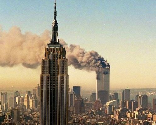 Создать мем: теракты 11 сентября 2001 года, томас руфф jpeg, эмпайр-стейт-билдинг и башни близнецы