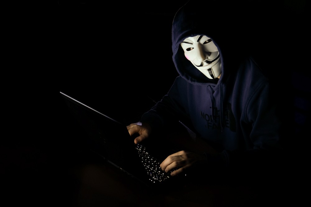Создать мем "виктор анонимус, анонимус в капюшоне, анонимус хакеры&quo...