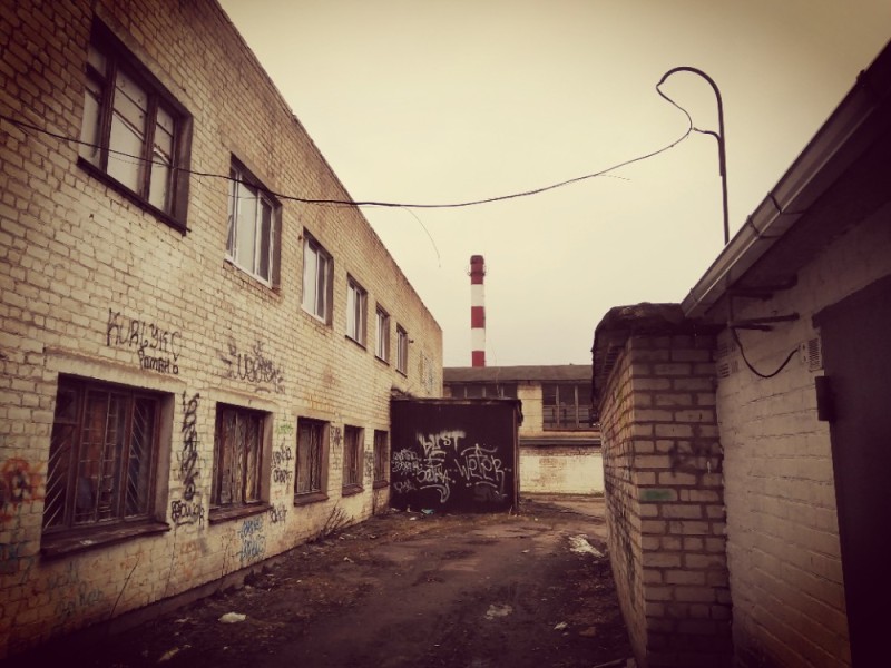 Создать мем: касимовская сетевязальная фабрика, старые дворы москвы, заброшенный завод