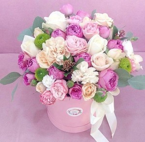 Create meme: bouquet of peonies photo with their hands, beautiful bouquets of peonies and other, flowers lovely bouquets