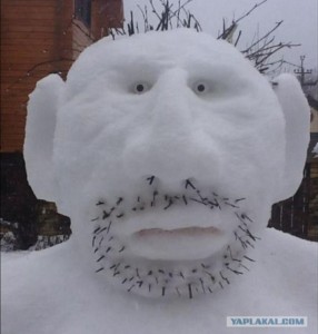 Создать мем: снеговик смешной, прикольные снеговики, необычные снеговики