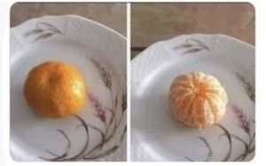 Создать мем: полуочищенный мандарин, 2 мандарина на тарелке, мандарины на тарелке