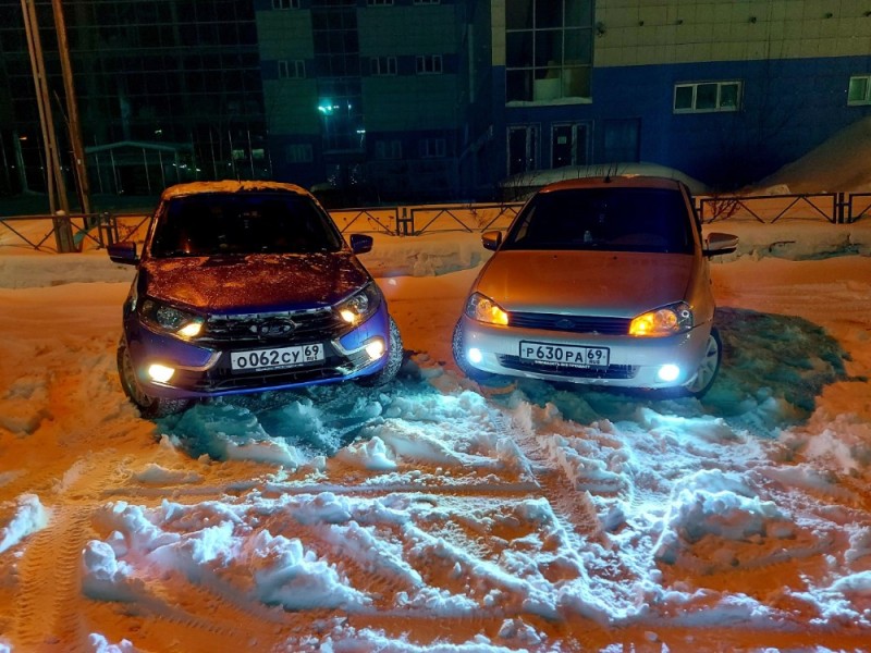 Создать мем: lada калина, гранта, lada kalina